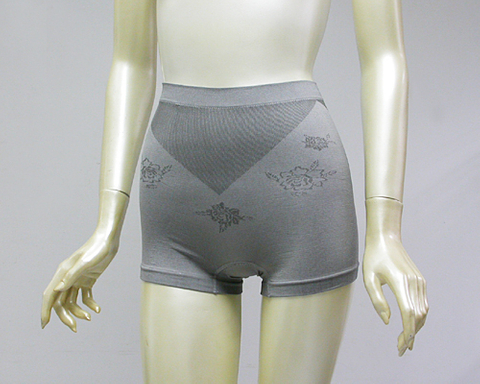 無縫竹炭中四角褲